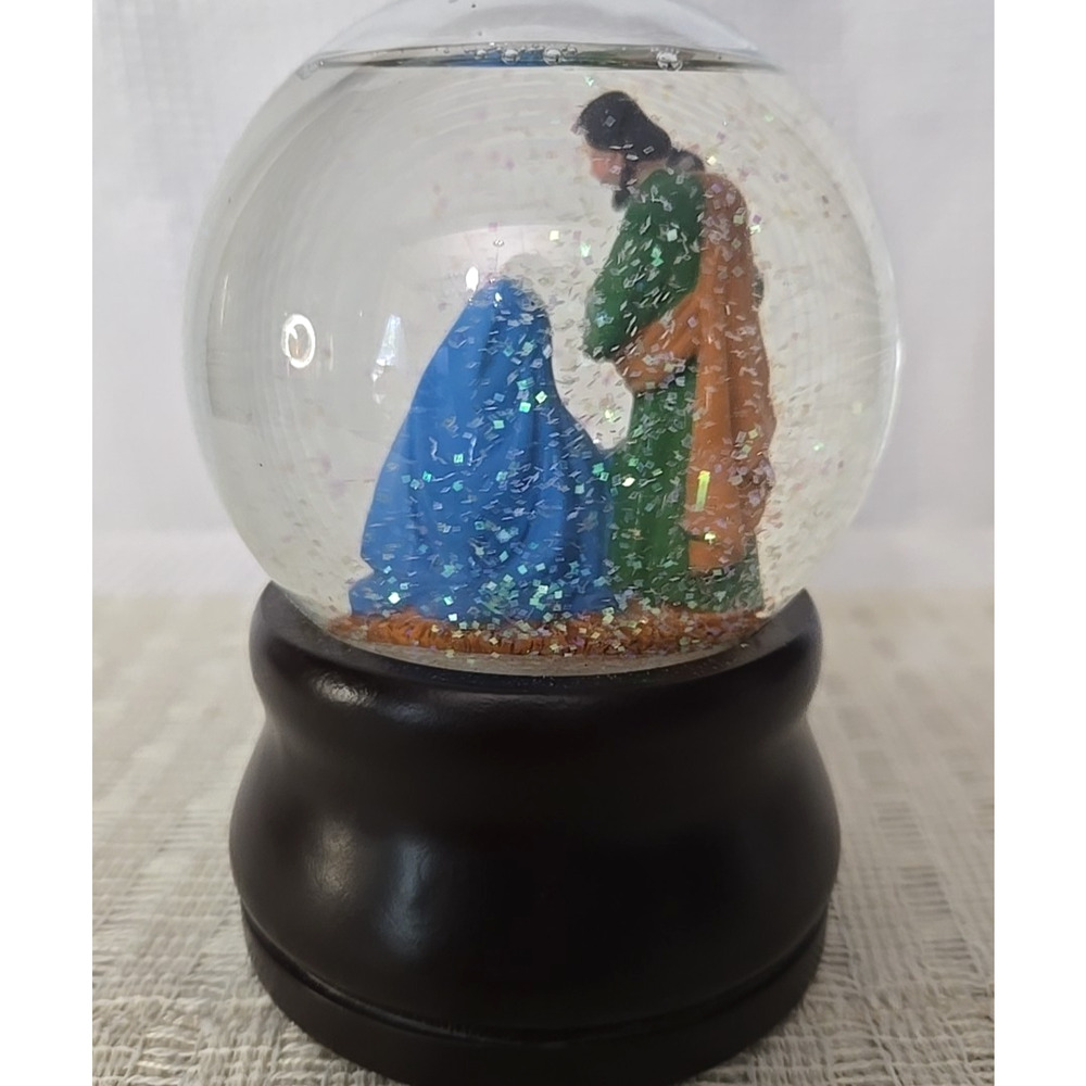 Threshold 2011 Nativity Scene Snow Globe Musical "Joy to the World" - Picture 5 of 9